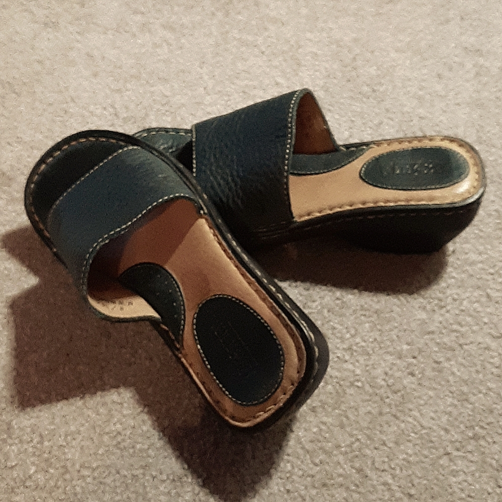 BORN sandals, navy, size 7